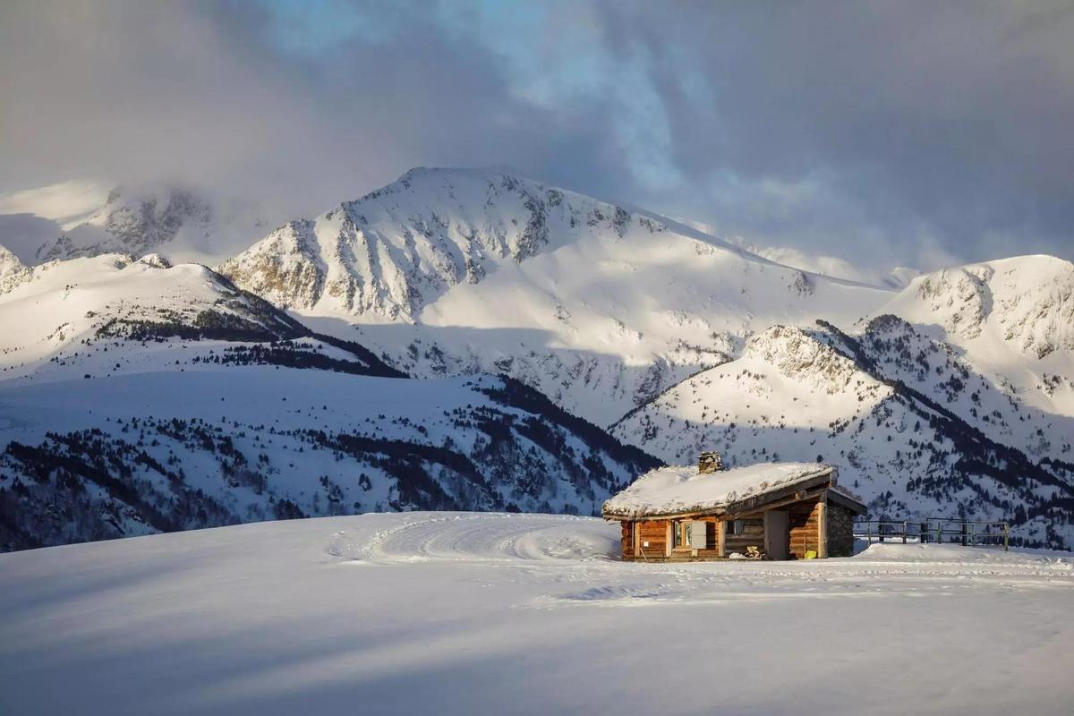 Una casita de madera en mitad de Beille.