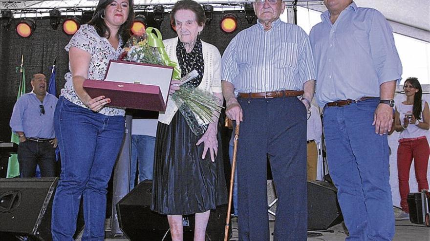 El Día de la Mancomunidad llena de paisanos el cerro de Tentudía