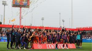 El Barça levanta el título de campeonas de la Liga F