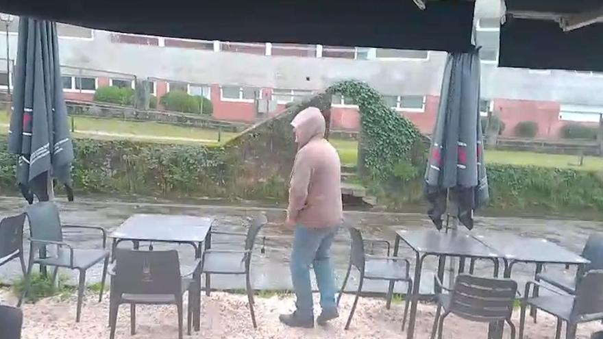 Crecida del Río Gallo desde la terraza de A Tenda Da Ponte en Cuntis