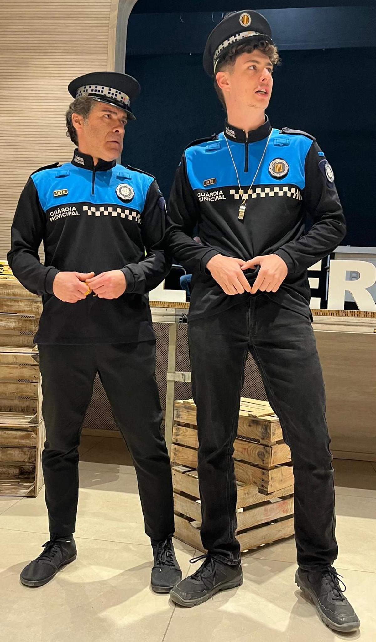 La policia local també fa el seu paper