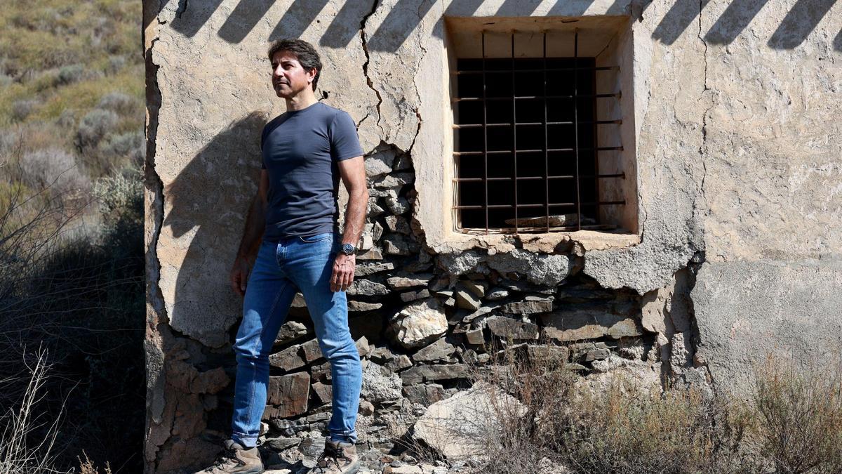 El periodista Miguel Ángel Ruiz presenta "Almenara" en Alicante