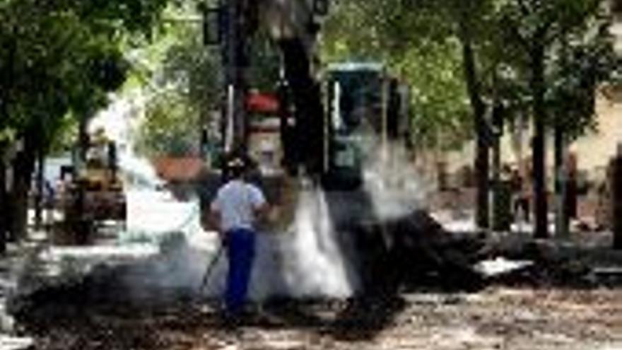 La obra por el reventón de una tubería durará toda la semana