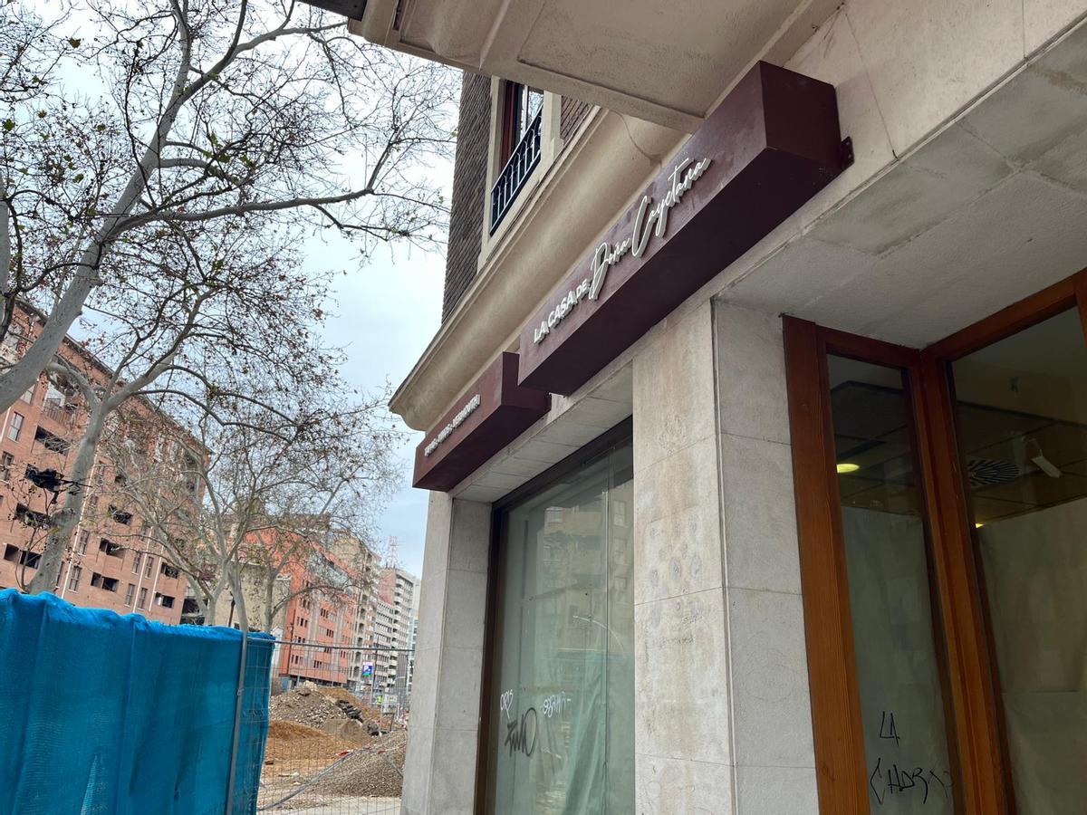 Fachada del futuro nuevo lugar de tapas y vermut en Zaragoza: La Casa de Doña Cayetana