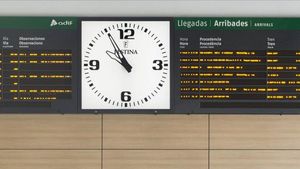 undefined31384030 girona   girones   pasajeros en la estacion del ave en giron191224135702