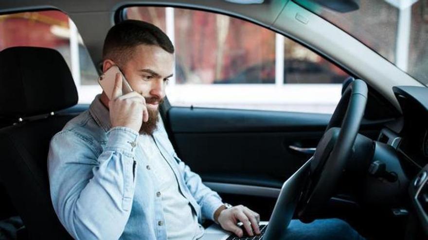 Los seis errores más habituales al convertir el coche en una oficina móvil
