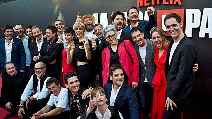 Los integrantes de &#039;La casa de papel&#039; posan durante la presentación de la nueva temporada de la serie en Madrid.