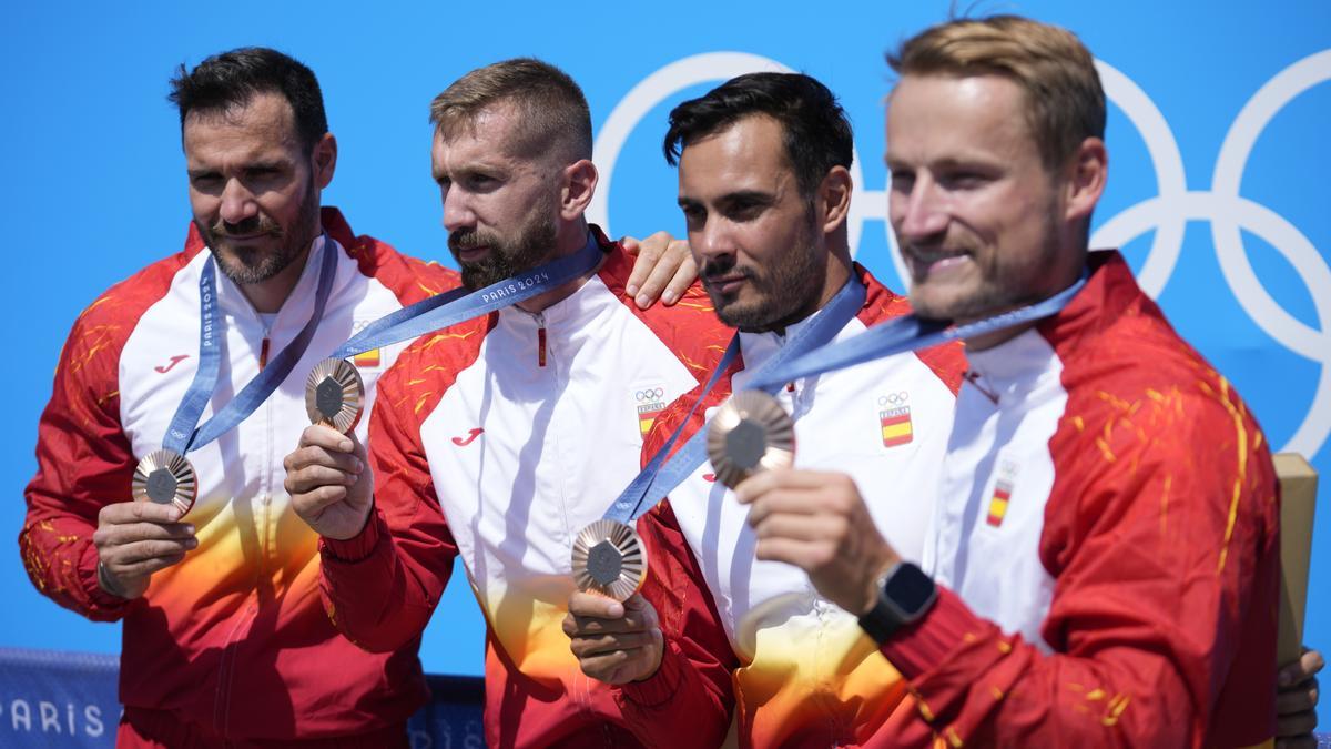 Saúl Craviotto, con sus compañeros Carlos Arévalo, Marcus Cooper y Rodrigo Germade, bronce en París 2024.