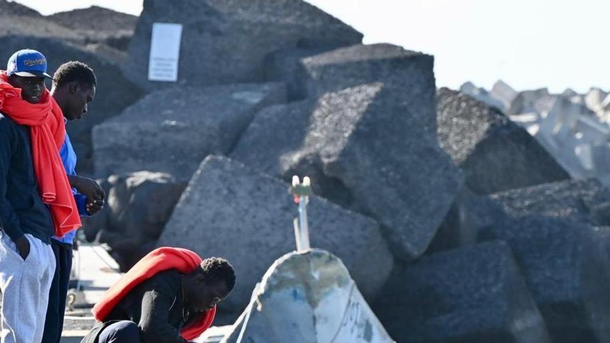 Llega a El Hierro de un cayuco.