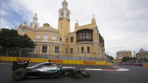 Hamilton el más rápido en Baku
