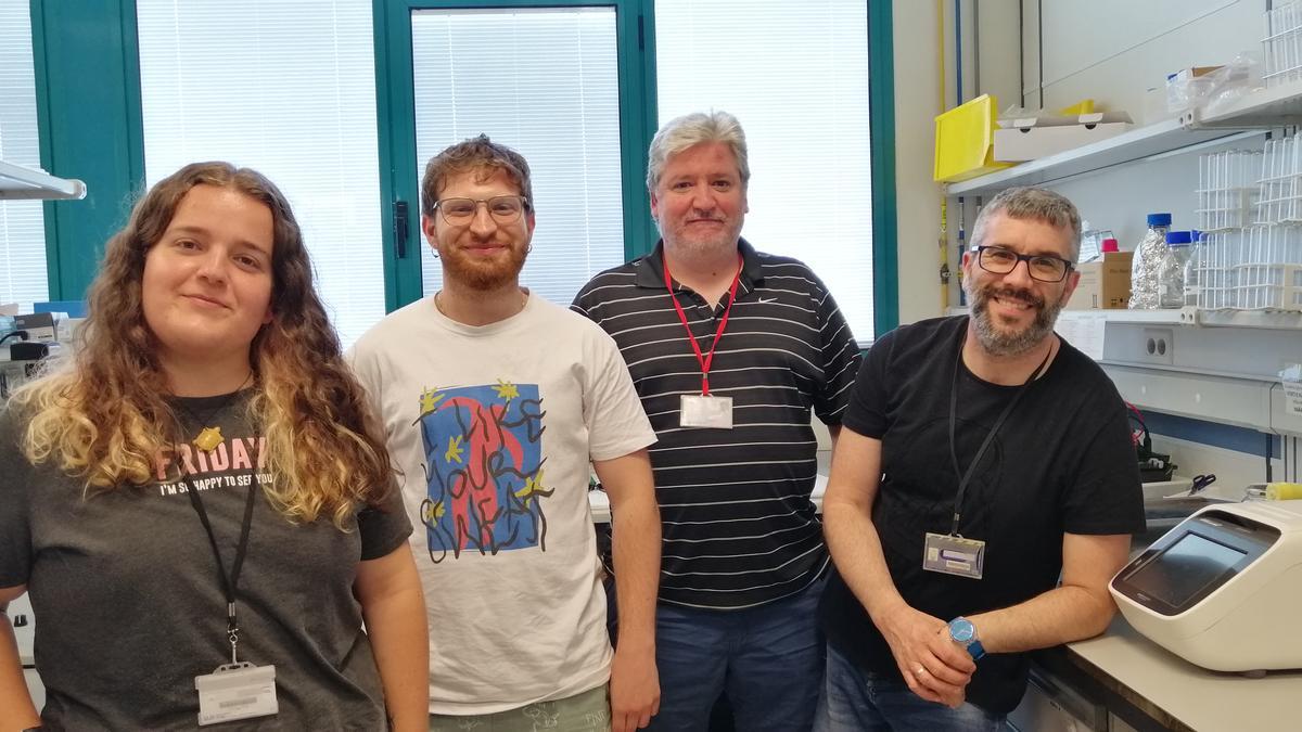 Eva, Manuel, Miguel y Vicent aportan al proyecto conocimientos de Biología y Bioquímica.