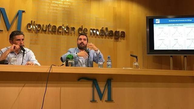 Francisco José García Benítez y Jacobo Florido, durante la presentación del informe.