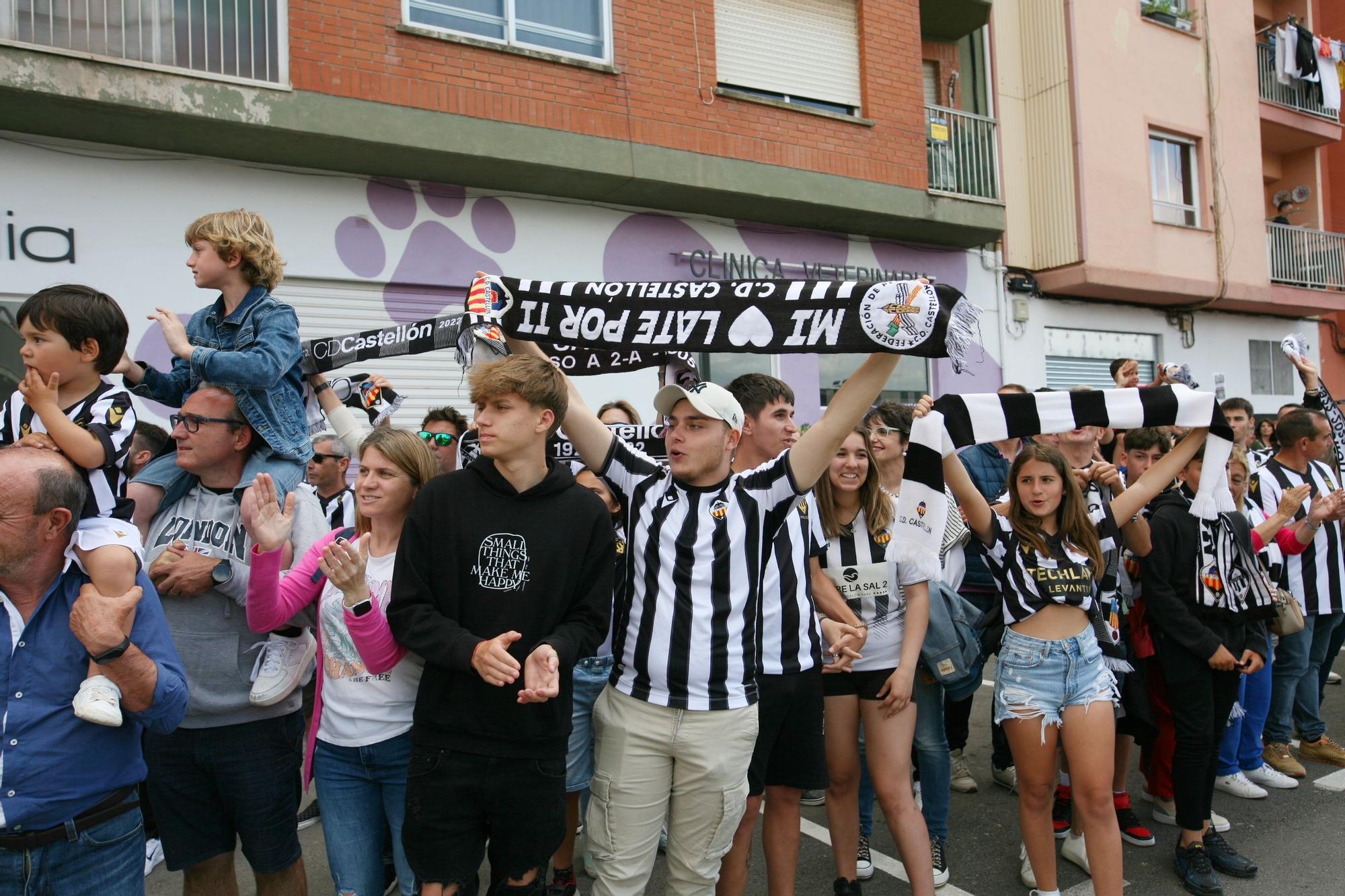 Así ha recibido al autobús del equipo la afición del CD Castellón