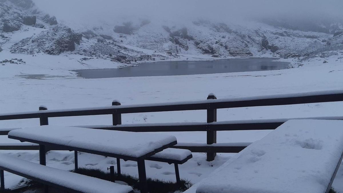 Los Lagos de Covadonga, nevados