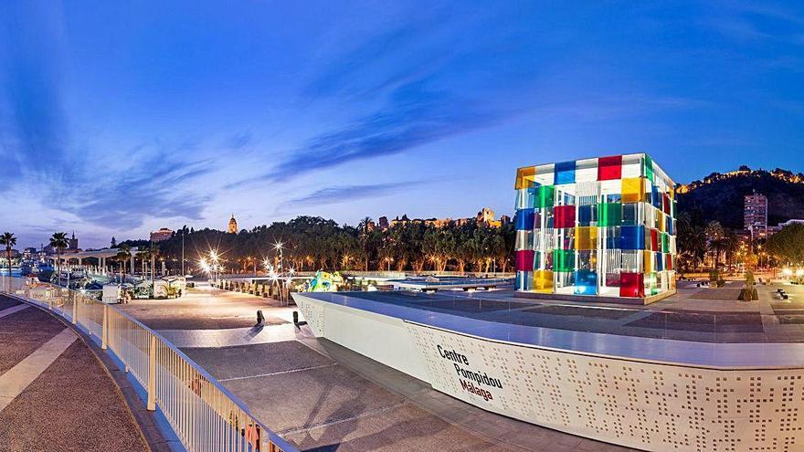 El cubo del Puerto, que acoge el Centre Pompidou