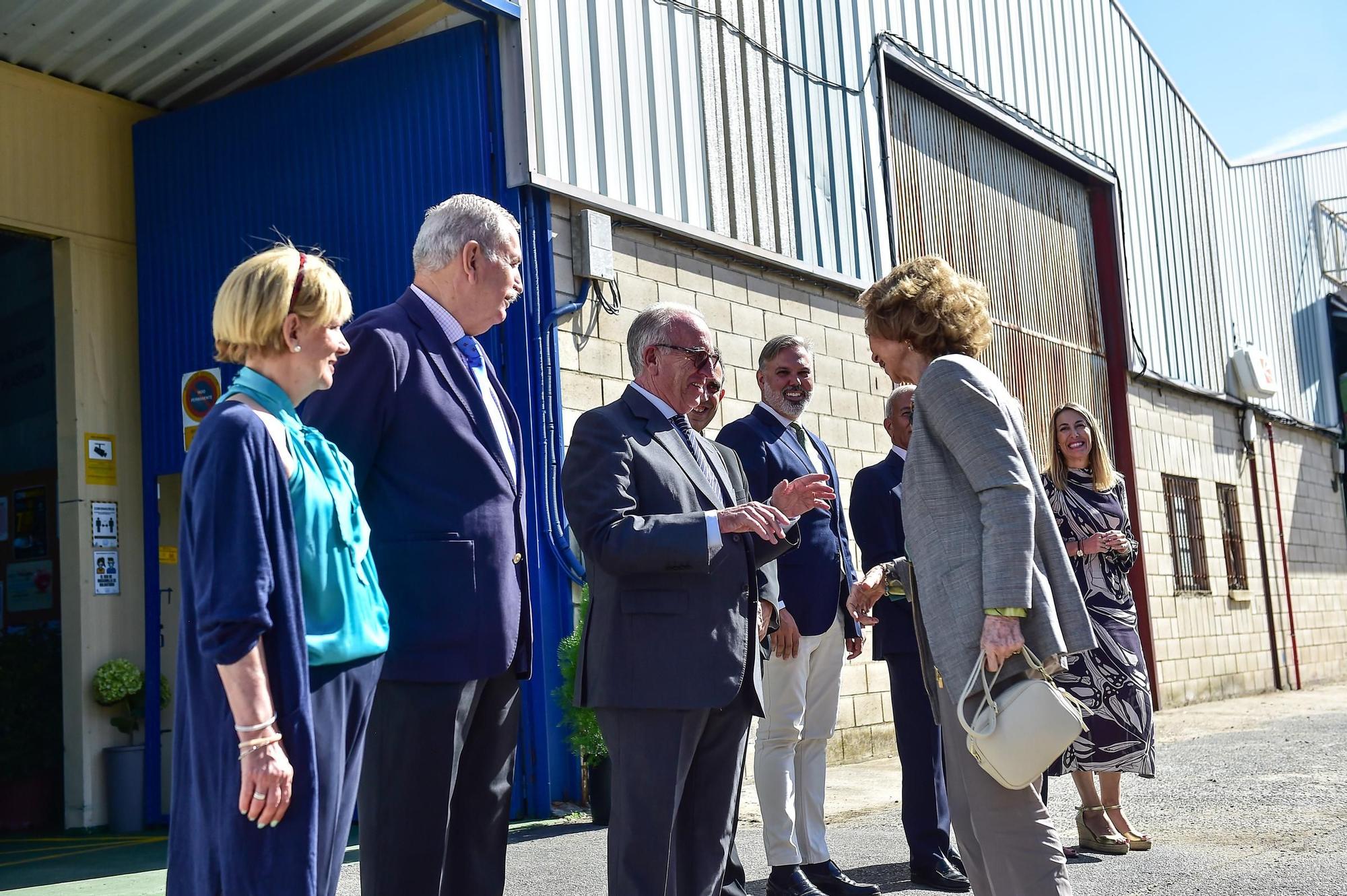 GALERÍA | Visita de la Reina emérita al Banco de Alimentos de Plasencia