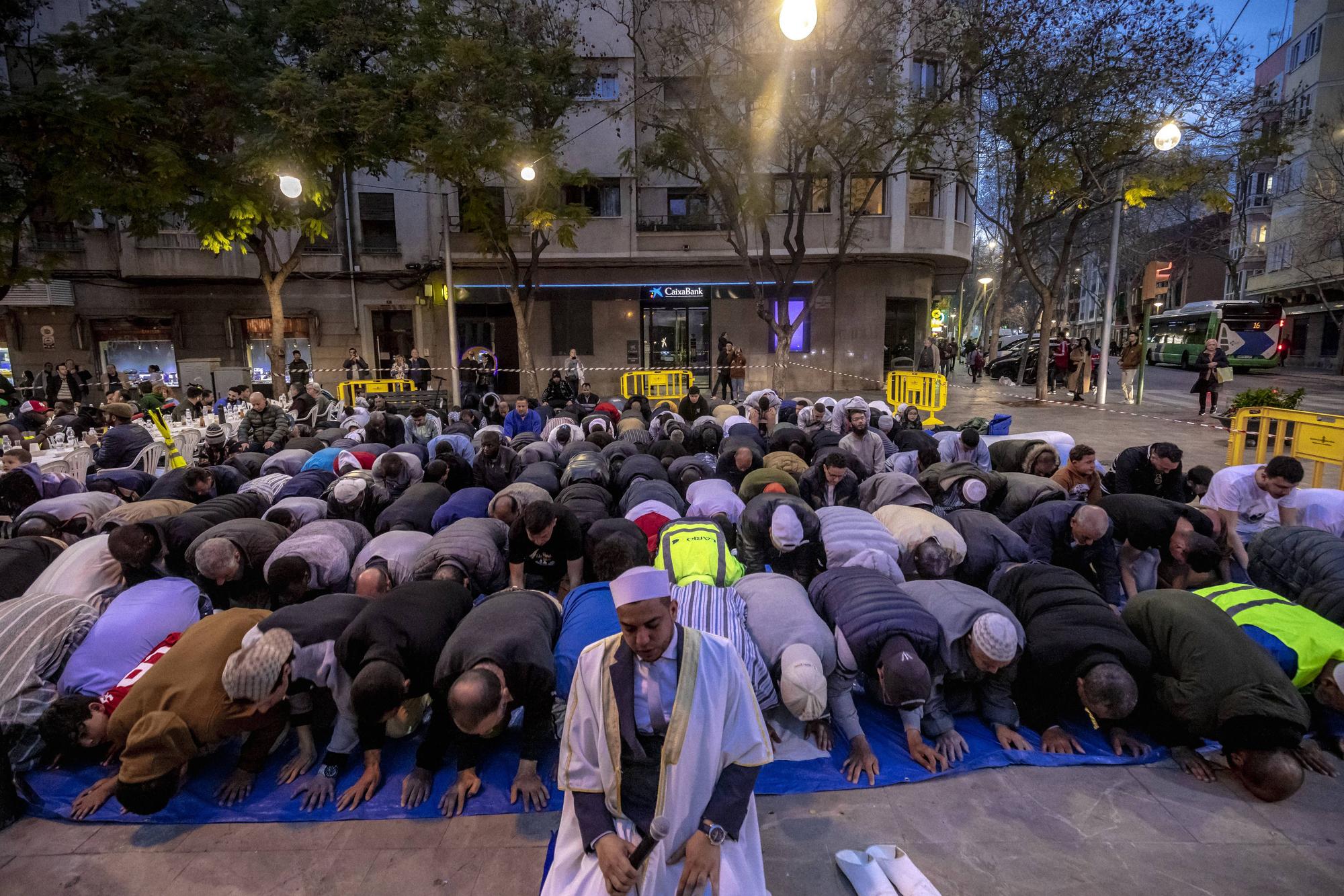 Los musulmanes de Mallorca celebran una cena multitudinaria en Palma