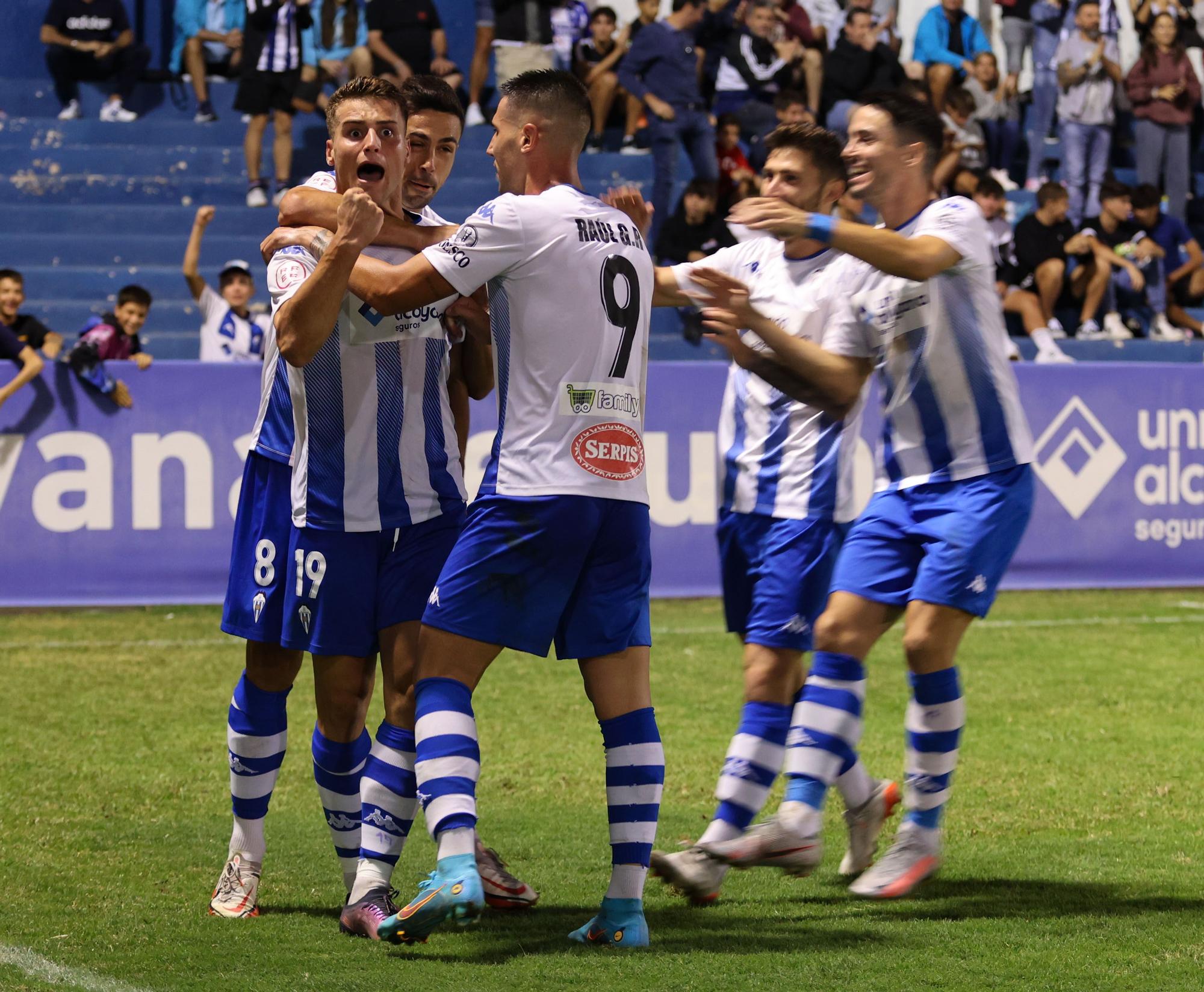 Alcaina hace líder al Alcoyano (2-1)