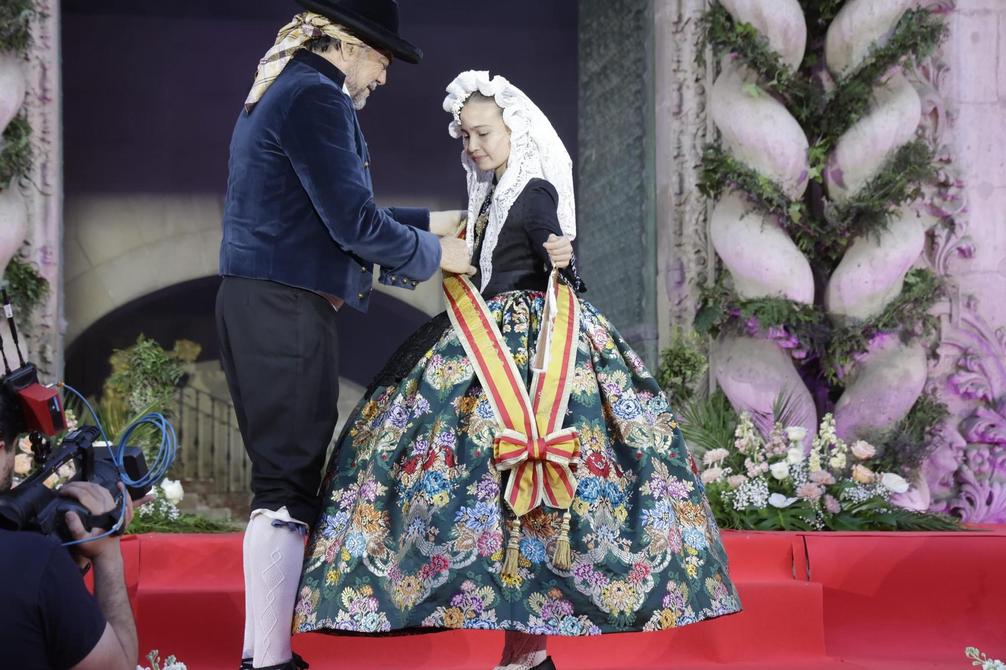 Las Hogueras de Alicante proclaman a su Bellea del Foc infantil 2025 y a sus damas