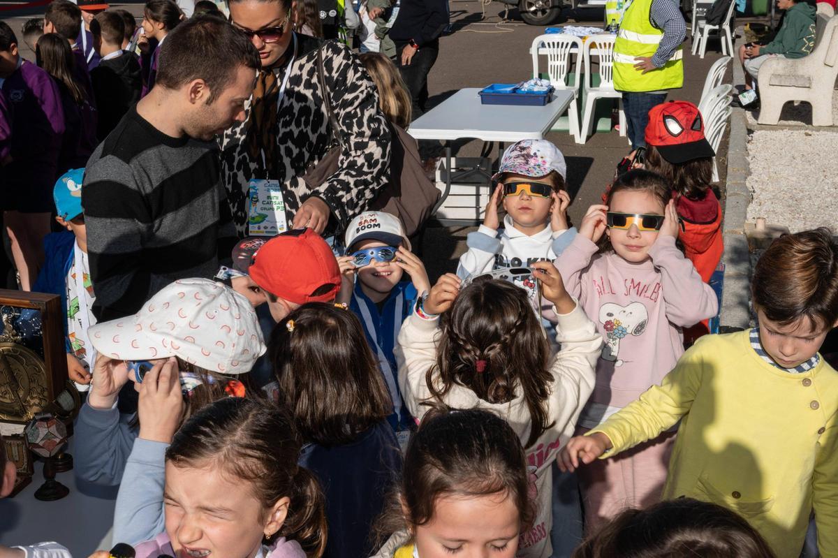 Fotogalería | 400 estudiantes lanzan dos cohetes en la base aérea de Talavera la Real