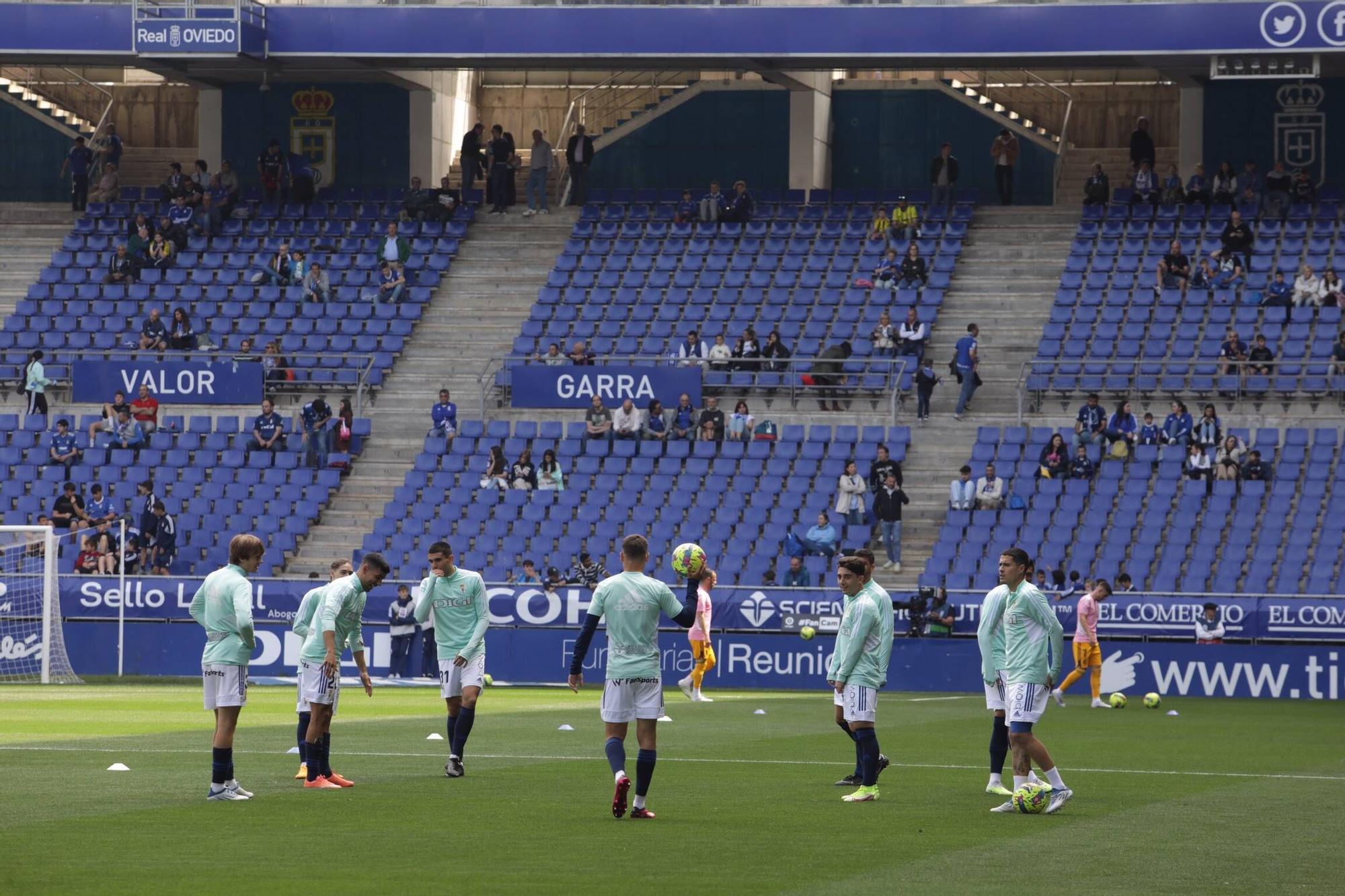 EN IMÁGENES: La remontada del Oviedo frente a la Ponferradina y el gran ambiente en el Tartiere