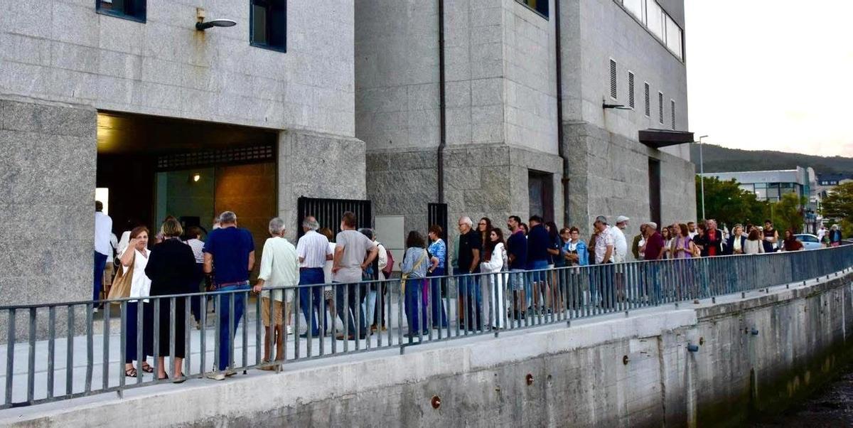 El público hizo cola para asistir a las funciones de AesCEEna!