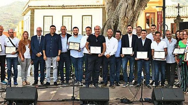 Representantes de la Mancomunidad del Norte y de las empresas turísticas reconocidas, ayer, en Teror.