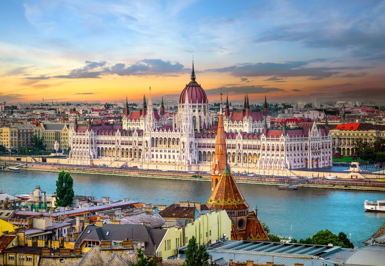 Parlamento de Budapest a orillas del Danubio