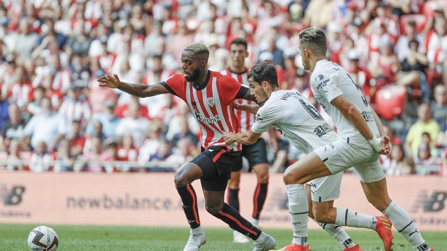 El Valencia se topa con el palo en el último suspiro y se marcha de vacío (1-0)