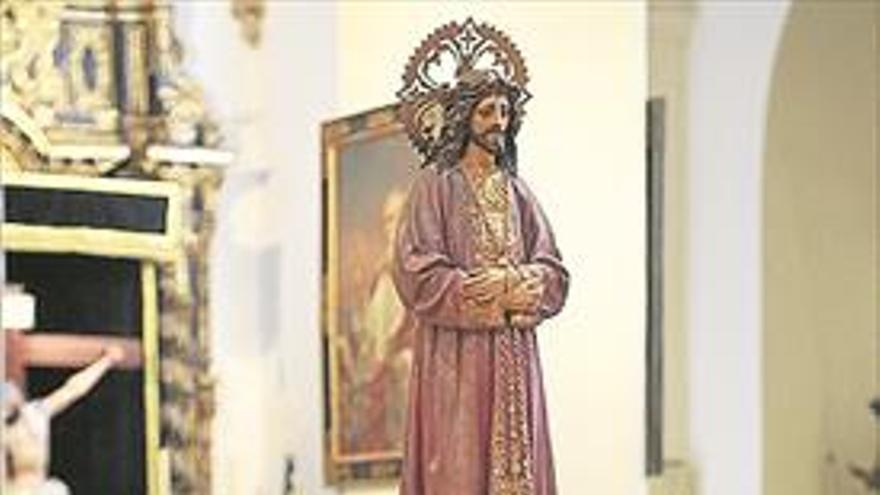 Miles de montillanos pasan por la Parroquia de Santiago APÓSTOL para rendir culto al Cristo de Medinaceli