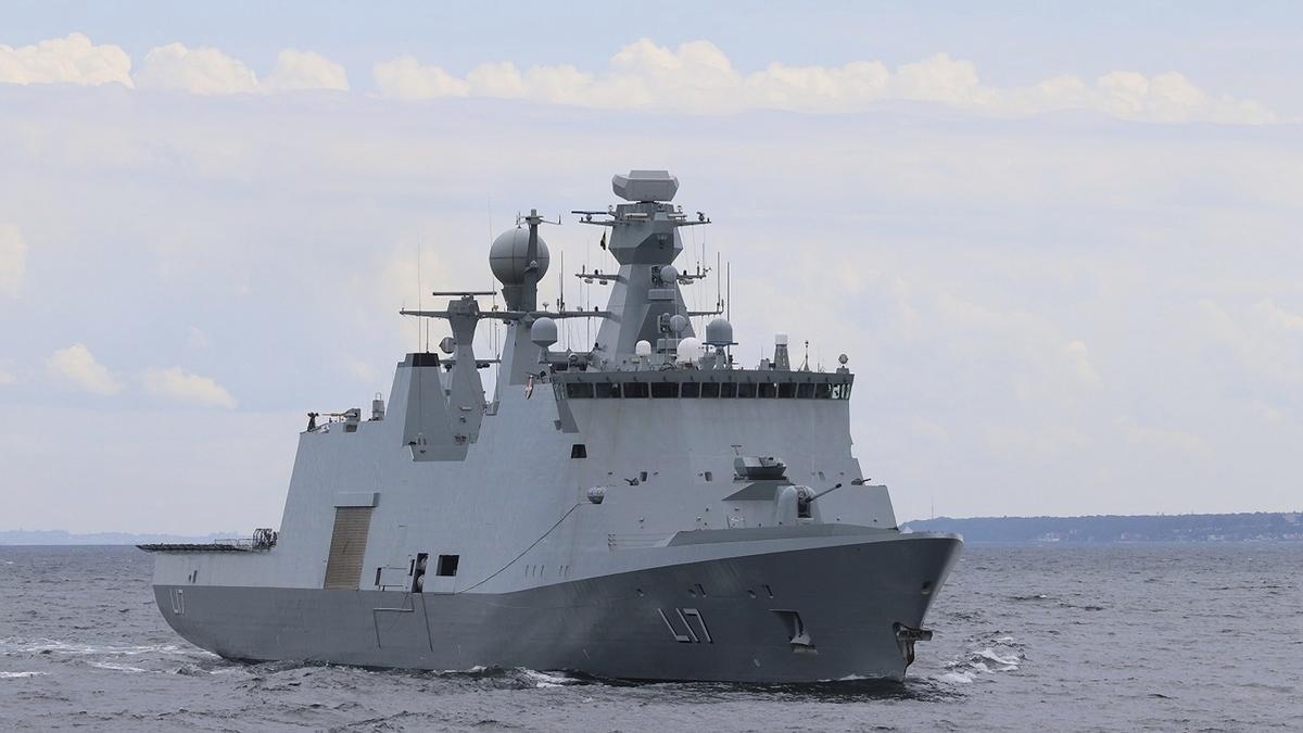 Embarcación militar de las Fuerzas Armadas de Dinamarca durante unos entrenamientos de la OTAN