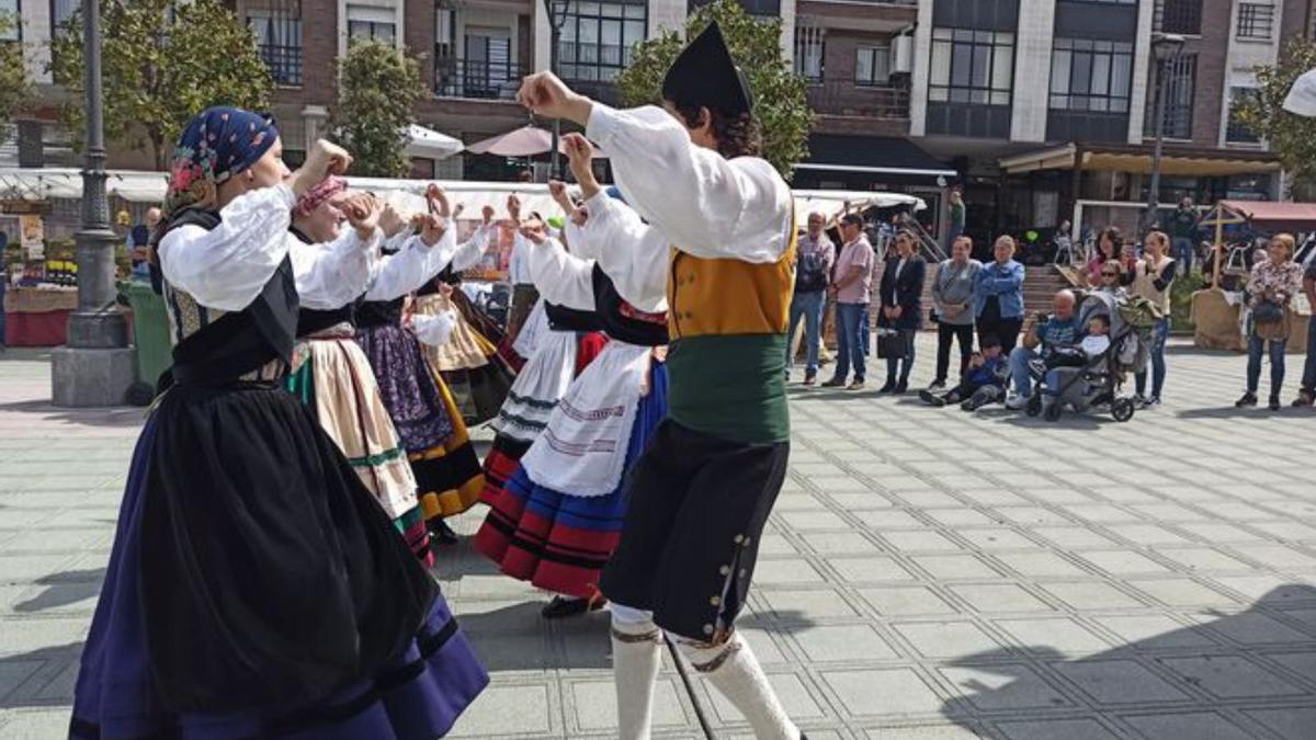 San Isidro va de mercado en Llanera