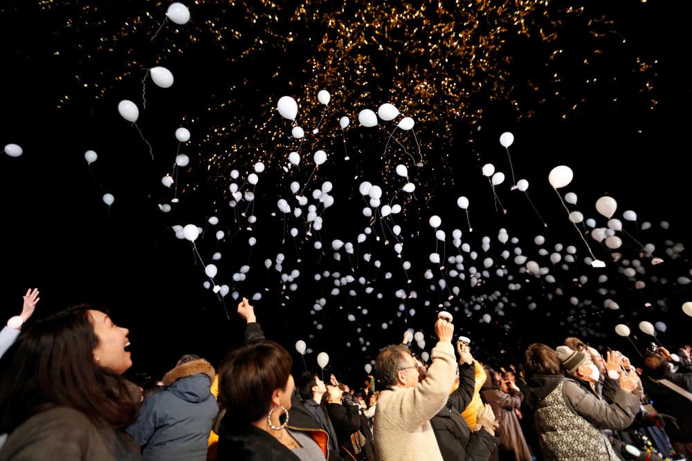 Globus a l'aire per donar la benviguda a l'any 2008 a Tokyo