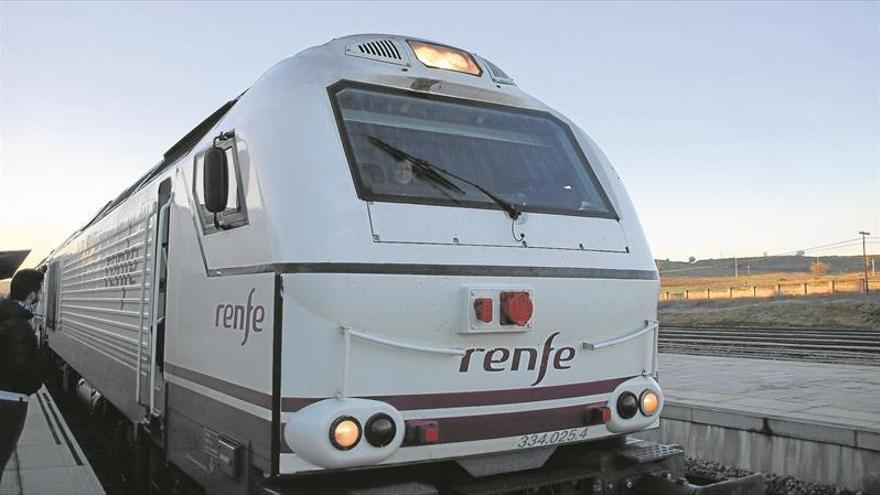 La fuerza motora de la mujer La presencia femenina en puestos operativos de Renfe aumenta día a día en un sector que estuvo históricamente relegado al hombre