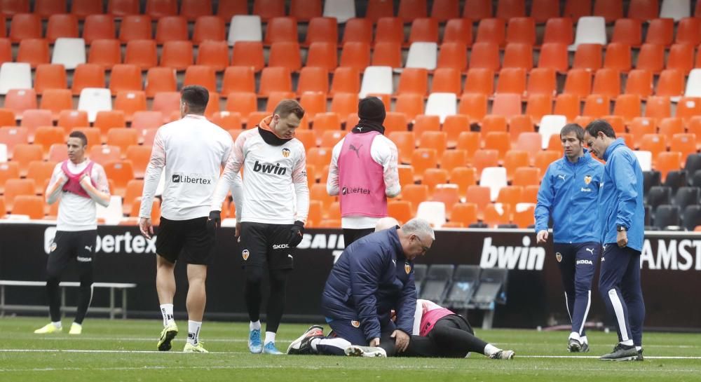 Búscate en el entrenamiento del Valencia CF en  Mestalla