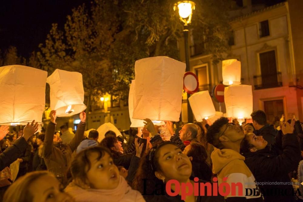 Farolillos solidarios y llegada de Papa Noel en Ca