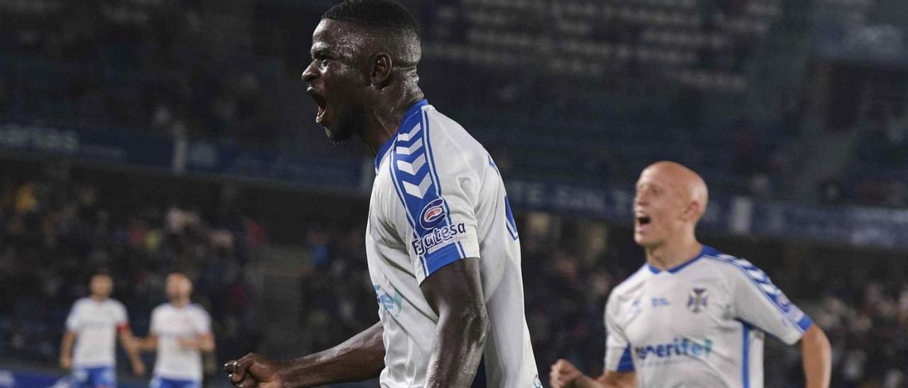 Un emocionado Apeh celebra su gol de ayer ante el Alcorcón.