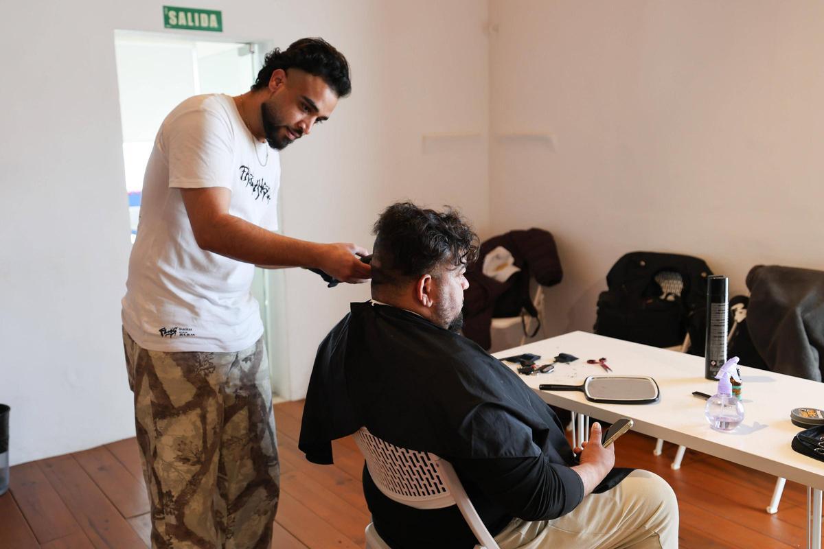 Las imágenes de la jornada de cortes de pelo solidarios en Ibiza