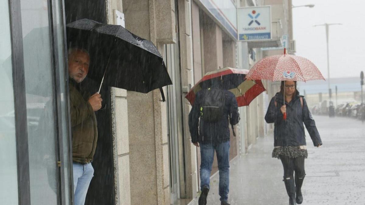 La alerta amarilla por lluvias y viento continuará mañana jueves.