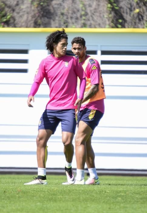 Entrenamiento de la UD Las Palmas en Barranco ...