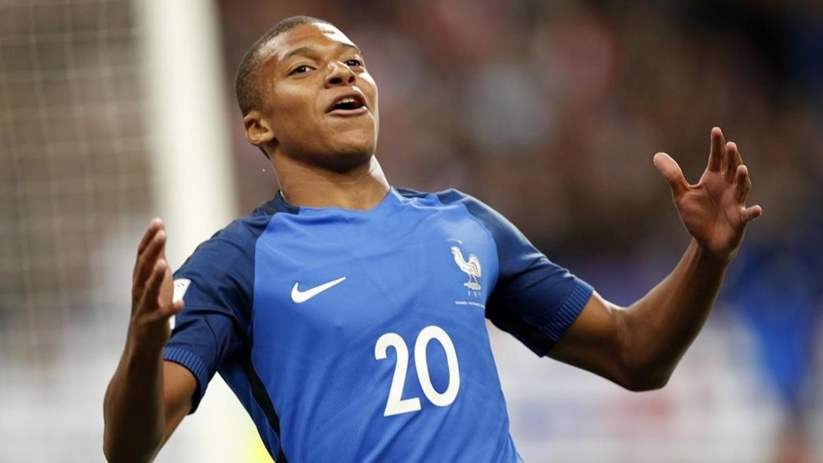 Kylian Mbappé celebra su su gol a Holanda en el Stade de France.