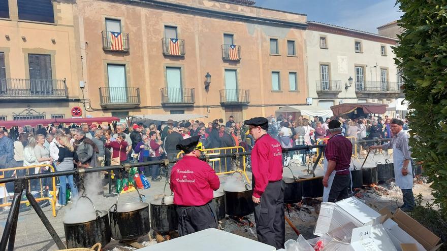 Castellterçol reparteix 6.000 racions de la tradicional escudella
