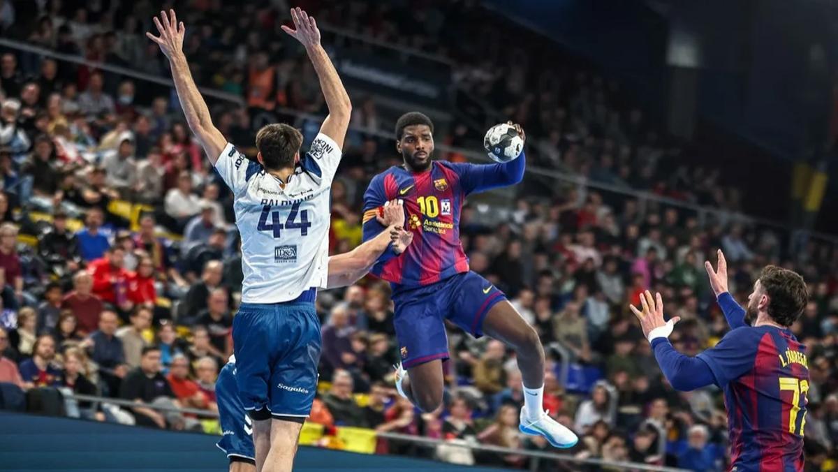 Dika Mem, en una jugada de ataque.