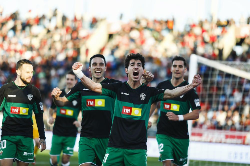 Los franjiverdes vencen 0-2 con goles de Fidel y Pere Milla