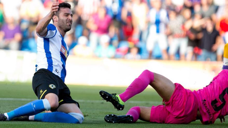 Benja se lamenta tras su disparo, que pudo haber supuesto el empate a uno momentáneo ante la Ponferradina en el minuto 11.