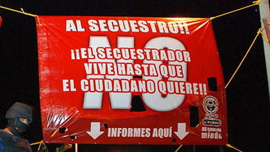 Disparan a un locutor de cuando una pancarta contra el secuestro en México - Información