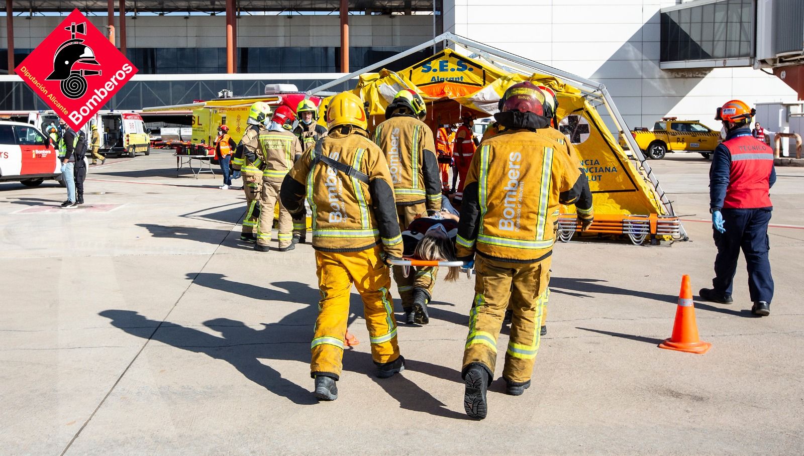 Simulacro de accidente aéreo en el aeropuerto de Alicante-Elche