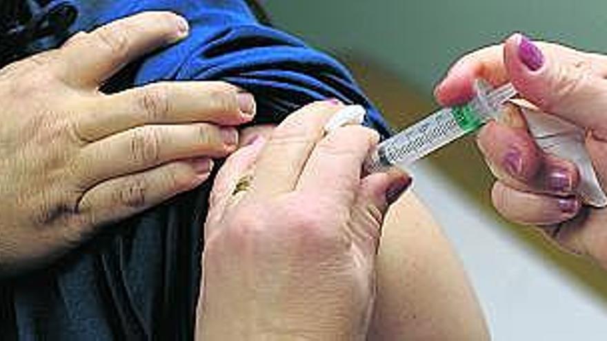 Asturias recibió casi 103.000 dosis de la vacuna de la gripe A y utilizó 60.000