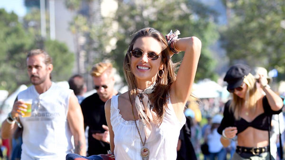 El estilismo más festivalero de Alessandra Ambrosio