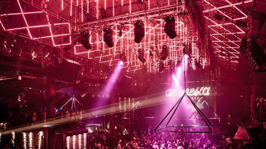 Una discoteca de Ibiza «calienta motores» con una gran fiesta en abril